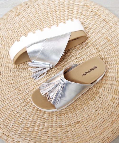 Minnetonka(ミネトンカ)の「MINNETONKA ミネトンカ / タッセルボリュームサンダル(サンダル・レディース・ホワイト/シルバー/ブラック・5/6/7/8/9)」の11枚目の写真