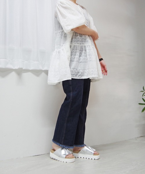 Minnetonka(ミネトンカ)の「MINNETONKA ミネトンカ / タッセルボリュームサンダル(サンダル・レディース・ホワイト/シルバー/ブラック・5/6/7/8/9)」の4枚目の写真