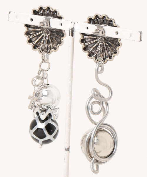 tone（トーン）の「【KKSHOP】コンチョアレンジピアス(MA)（ピアス（両耳用）・レディース・シルバー系・FREE）」の2枚目の写真