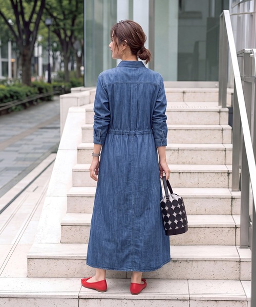 STYLE DELI(スタイルデリ)の「【LUXE】ダンガリーデニムシャツワンピース(ワンピース・レディース・ブルー・S-M/M-L)」の3枚目の写真