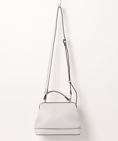 MIAN (ミアン)の「【MIAN】ツイストメタル 2way フラップミニボストン ショルダー付 フェイクレザー 2251-112-1(ショルダーバッグ・レディース・グレイッシュベージュ/ブラック/グレー・FREE)」の4枚目の写真