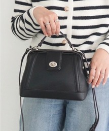 MIAN （ミアン）の「【MIAN】ツイストメタル 2way フラップミニボストン ショルダー付 フェイクレザー 2251-112-1（ショルダーバッグ）」