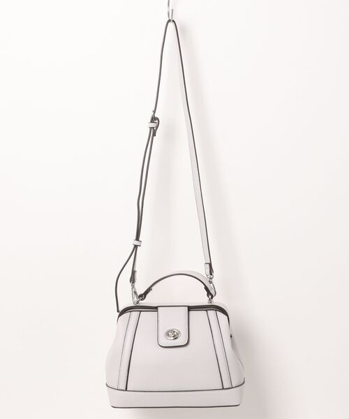 MIAN (ミアン)の「【MIAN】ツイストメタル 2way フラップミニボストン ショルダー付 フェイクレザー 2251-112-1(ショルダーバッグ・レディース・グレイッシュベージュ/ブラック/グレー・FREE)」の12枚目の写真