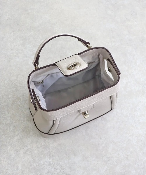 MIAN (ミアン)の「【MIAN】ツイストメタル 2way フラップミニボストン ショルダー付 フェイクレザー 2251-112-1(ショルダーバッグ・レディース・グレイッシュベージュ/ブラック/グレー・FREE)」の11枚目の写真