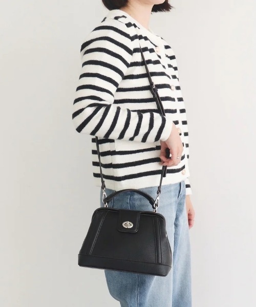 MIAN (ミアン)の「【MIAN】ツイストメタル 2way フラップミニボストン ショルダー付 フェイクレザー 2251-112-1(ショルダーバッグ・レディース・グレイッシュベージュ/ブラック/グレー・FREE)」の14枚目の写真