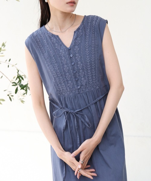 セール】【S・Mサイズ展開】パネル刺繍ノースリワンピース