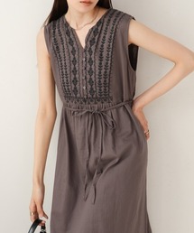 Bab（バブ）の「【S・Mサイズ展開】パネル刺繍ノースリワンピース（ワンピース）」