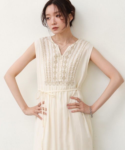 セール】【S・Mサイズ展開】パネル刺繍ノースリワンピース