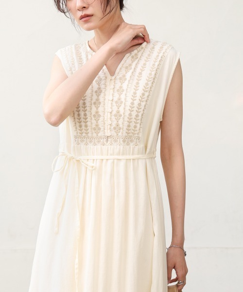 セール】【S・Mサイズ展開】パネル刺繍ノースリワンピース