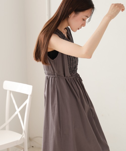 Bab(バブ)の「【S・Mサイズ展開】パネル刺繍ノースリワンピース(ワンピース・レディース・ダークブルー/チャコールグレー/アイボリー・M/S)」の10枚目の写真