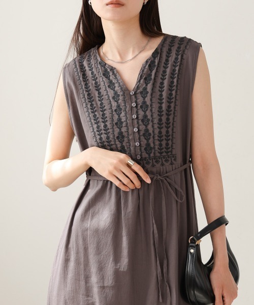 Bab(バブ)の「【S・Mサイズ展開】パネル刺繍ノースリワンピース(ワンピース・レディース・ダークブルー/チャコールグレー/アイボリー・M/S)」の14枚目の写真