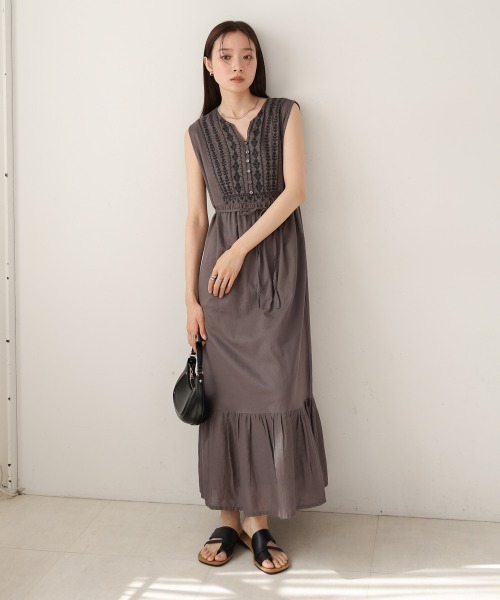 Bab(バブ)の「【S・Mサイズ展開】パネル刺繍ノースリワンピース(ワンピース・レディース・ダークブルー/チャコールグレー/アイボリー・M/S)」の18枚目の写真