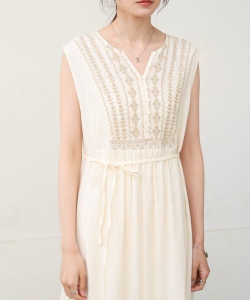 Bab(バブ)の「【S・Mサイズ展開】パネル刺繍ノースリワンピース(ワンピース・レディース・ダークブルー/チャコールグレー/アイボリー・M/S)」の22枚目の写真