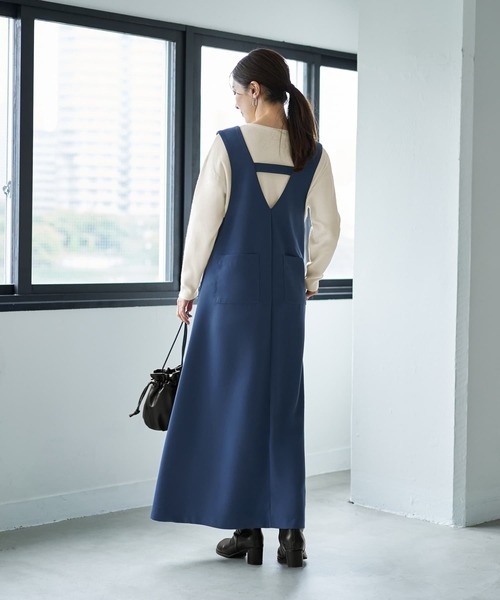 STYLE DELI(スタイルデリ)の「【LUXE】AラインフロントVジャンパースカート(ワンピース・レディース・ブルー/ブラック・1/2)」の4枚目の写真