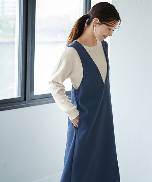 STYLE DELI(スタイルデリ)の「【LUXE】AラインフロントVジャンパースカート(ワンピース・レディース・ブルー/ブラック・1/2)」の5枚目の写真
