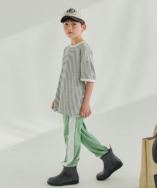 unifriend（ユニフレンド）の「韓国子供服ウェイ・ジョガー・パンツ（スウェットパンツ・キッズ・チャコール/パープル/イエロー/ピンク/カーキ・110/120/130/140）」の8枚目の写真