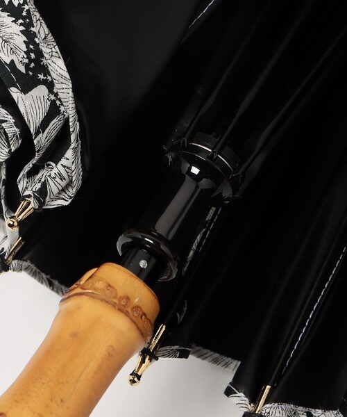 BLUELANE(ブルーレーン)の「<BLUELANE>フラワー 晴雨兼用 折りたたみ傘(折りたたみ傘・レディース・ブラック・FREE)」の4枚目の写真