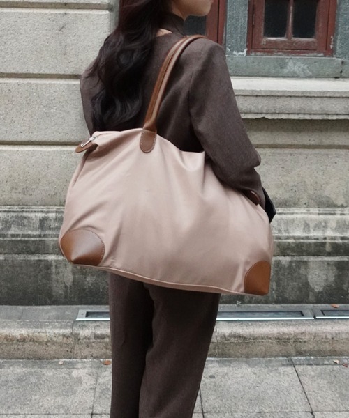 unnu（ユヌ）の「ナイロンラージボストン トラベルバッグ（ボストンバッグ・レディース・ブラック/ブラウン/ネイビー/ベージュ・F）」の3枚目の写真