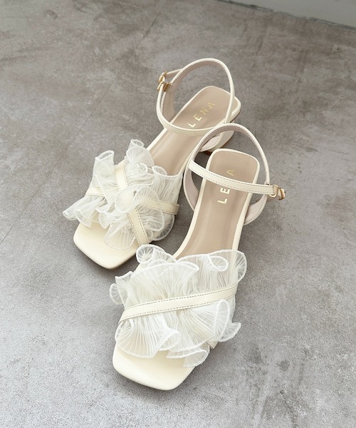 apres jour(アプレジュール)の「シアーフリルサンダル(サンダル・レディース・ブラック/オフホワイト/グレー・X-LARGE/LARGE/MEDIUM/SMALL)」の2枚目の写真