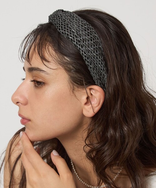 green label relaxing（グリーンレーベルリラクシング）の「クロス メッシュ シート カチューシャ（カチューシャ・レディース・ブラック/ナチュラル・FREE）」の3枚目の写真