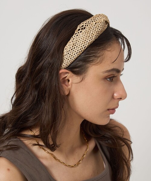 green label relaxing（グリーンレーベルリラクシング）の「クロス メッシュ シート カチューシャ（カチューシャ・レディース・ブラック/ナチュラル・FREE）」の5枚目の写真