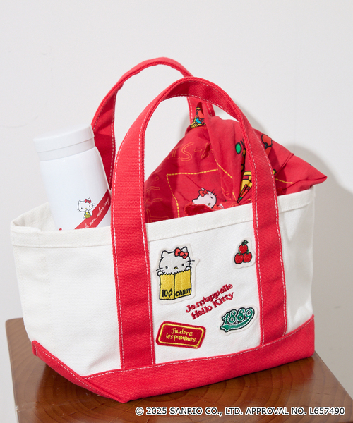 SLOBE IENA(スローブイエナ)の「《WEB限定/追加2》Hello Kitty ワッペンランチトートバック(クラッチバッグ・レディース・レッド/カーキ・FREE)」の2枚目の写真
