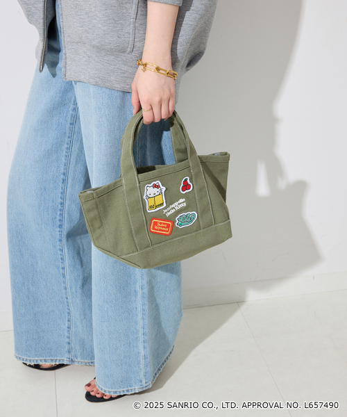 SLOBE IENA(スローブイエナ)の「《WEB限定/追加2》Hello Kitty ワッペンランチトートバック(クラッチバッグ・レディース・レッド/カーキ・FREE)」の6枚目の写真