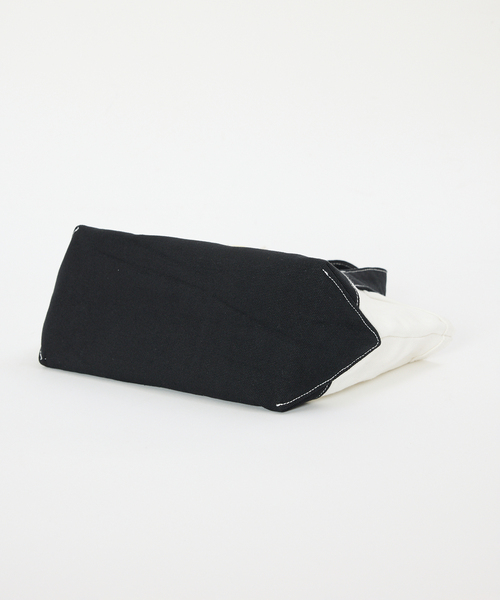 SLOBE IENA(スローブイエナ)の「《WEB限定/追加2》Hello Kitty ワッペンランチトートバック(クラッチバッグ・レディース・レッド/カーキ・FREE)」の16枚目の写真