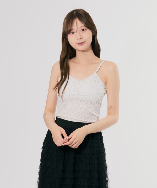 ALLuRing ChaRm(アリュリングチャーム)の「Floral Camisole / 花柄キャミソール 小花柄 カップ付(キャミソール・レディース・アイボリー/ブラック/ホワイト・FREE)」の4枚目の写真