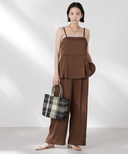 NANO universe(ナノユニバース)の「ペムラムディティールサテンキャミソールオールインワン(つなぎ/オールインワン・レディース・ベージュ/ブラウン/ブラック・FREE)」の11枚目の写真