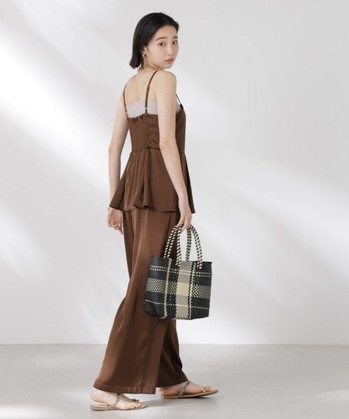 NANO universe(ナノユニバース)の「ペムラムディティールサテンキャミソールオールインワン(つなぎ/オールインワン・レディース・ベージュ/ブラウン/ブラック・FREE)」の13枚目の写真