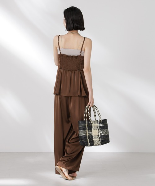 NANO universe(ナノユニバース)の「ペムラムディティールサテンキャミソールオールインワン(つなぎ/オールインワン・レディース・ベージュ/ブラウン/ブラック・FREE)」の14枚目の写真