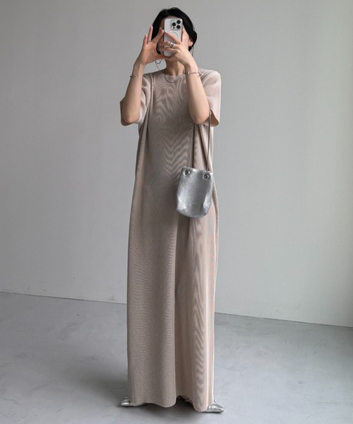 wee9s（ウィークス）の「【セルフカット可能】daily daily super stretch crew neck pleats one piece / デイリーデイリースーパーストレッチクルーネックプリーツワンピース[半袖]（ワンピース・レディース・ブラック/ネイビー/ブルー/チェリーレッド/アッシュグレー/ライトブルー/アイボリー・FREE/LONG）」の2枚目の写真
