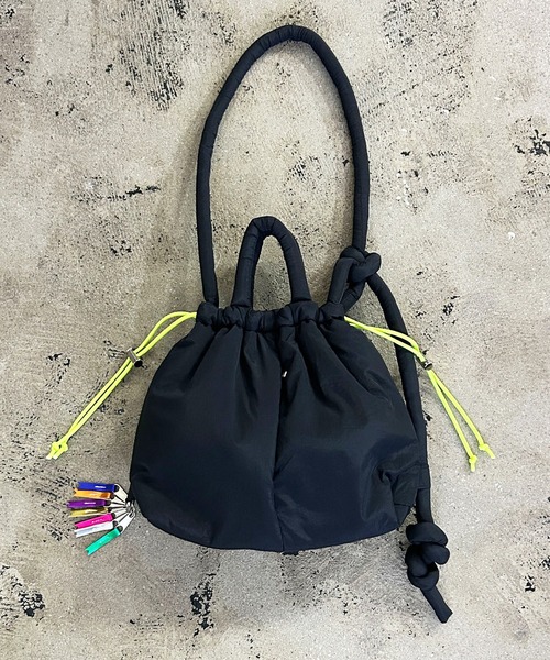 Magine（マージン）の「cheek チーク puff kinchaku 2WAY tote パフ巾着2WAYショルダーバッグ（ショルダーバッグ・レディース・ブラック/グレー/パープル/イエロー・FREE）」の13枚目の写真
