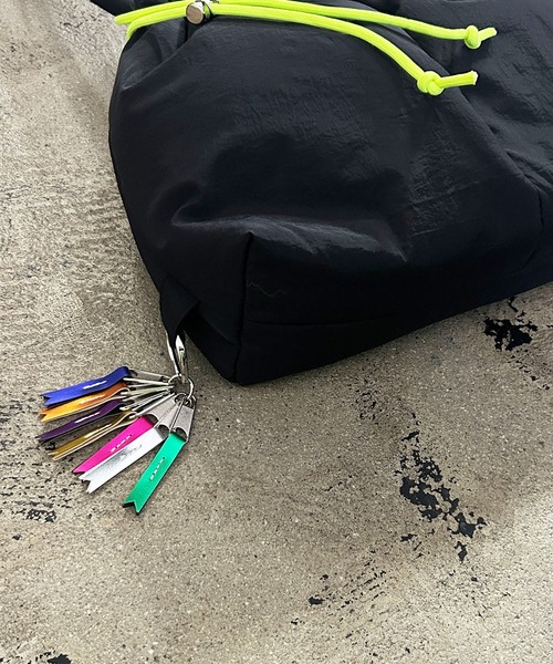 Magine（マージン）の「cheek チーク puff kinchaku 2WAY tote パフ巾着2WAYショルダーバッグ（ショルダーバッグ・レディース・ブラック/グレー/パープル/イエロー・FREE）」の17枚目の写真