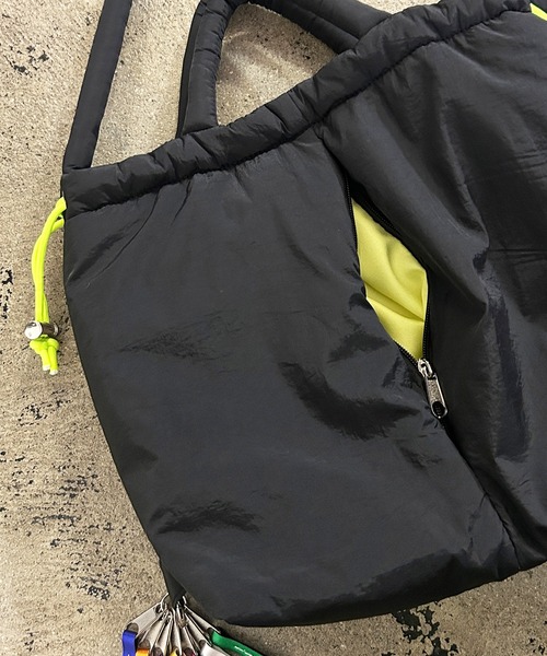 Magine（マージン）の「cheek チーク puff kinchaku 2WAY tote パフ巾着2WAYショルダーバッグ（ショルダーバッグ・レディース・ブラック/グレー/パープル/イエロー・FREE）」の19枚目の写真