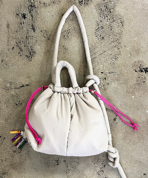 Magine（マージン）の「cheek チーク puff kinchaku 2WAY tote パフ巾着2WAYショルダーバッグ（ショルダーバッグ・レディース・ブラック/グレー/パープル/イエロー・FREE）」の14枚目の写真