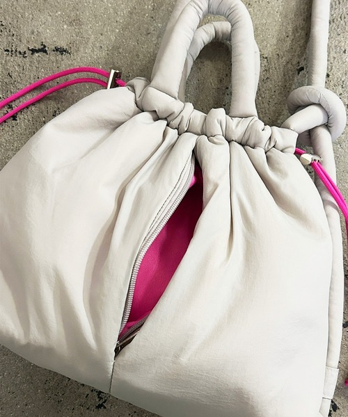 Magine（マージン）の「cheek チーク puff kinchaku 2WAY tote パフ巾着2WAYショルダーバッグ（ショルダーバッグ・レディース・ブラック/グレー/パープル/イエロー・FREE）」の21枚目の写真