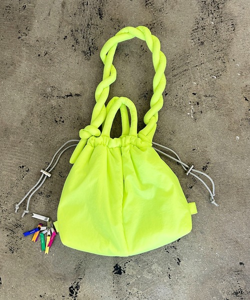 Magine（マージン）の「cheek チーク puff kinchaku 2WAY tote パフ巾着2WAYショルダーバッグ（ショルダーバッグ・レディース・ブラック/グレー/パープル/イエロー・FREE）」の16枚目の写真