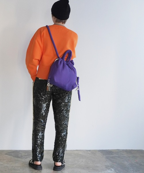 Magine（マージン）の「cheek チーク puff kinchaku 2WAY tote パフ巾着2WAYショルダーバッグ（ショルダーバッグ・レディース・ブラック/グレー/パープル/イエロー・FREE）」の6枚目の写真