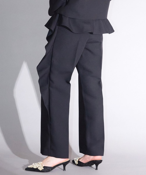 Ranerrh（ラネリ）の「ダブルクロスフリルパンツ【喪服・礼服】【入卒式・結婚式】【セットアップ展開有】【オフィス/ビジネス/デイリーにも使える】【秋冬用】（スーツパンツ・レディース・ブラック・38/40）」の4枚目の写真