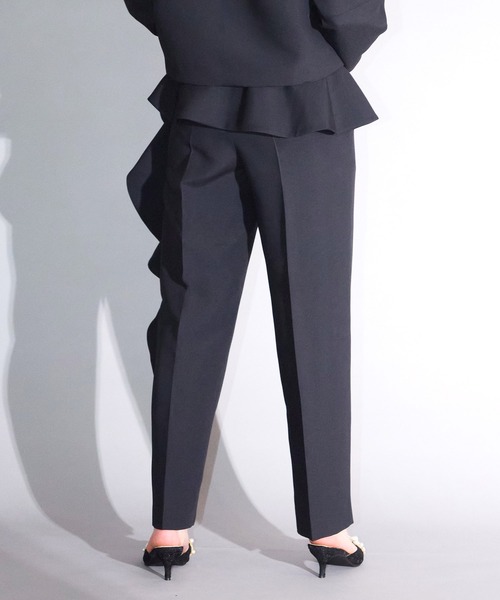Ranerrh（ラネリ）の「ダブルクロスフリルパンツ【喪服・礼服】【入卒式・結婚式】【セットアップ展開有】【オフィス/ビジネス/デイリーにも使える】【秋冬用】（スーツパンツ・レディース・ブラック・38/40）」の6枚目の写真