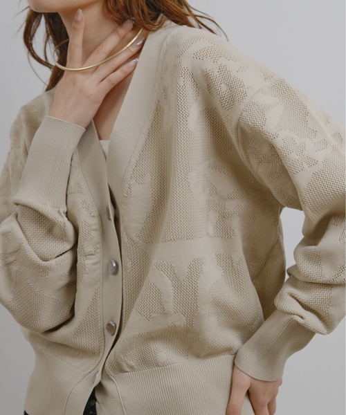 palm RICHE(ポームリシュ)の「ジャガード編みニットカーディガン(カーディガン/ボレロ・レディース・レッド/ブラック/グレイッシュベージュ・M)」の3枚目の写真