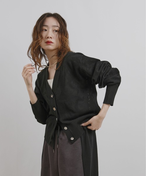 palm RICHE(ポームリシュ)の「ジャガード編みニットカーディガン(カーディガン/ボレロ・レディース・レッド/ブラック/グレイッシュベージュ・M)」の17枚目の写真