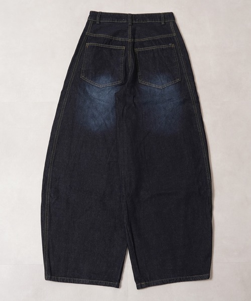 1111clothing（ワンフォークロージング）の「ワンウォッシュ バレルレッグ デニム ジーンズ / One-washed Barrel Leg Denim Jeans（デニムパンツ・メンズ・ネイビー・S/M/L/XL）」の4枚目の写真