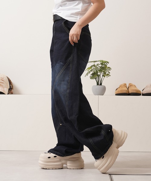 1111clothing（ワンフォークロージング）の「ワンウォッシュ バレルレッグ デニム ジーンズ / One-washed Barrel Leg Denim Jeans（デニムパンツ・メンズ・ネイビー・S/M/L/XL）」の6枚目の写真
