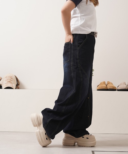 1111clothing（ワンフォークロージング）の「ワンウォッシュ バレルレッグ デニム ジーンズ / One-washed Barrel Leg Denim Jeans（デニムパンツ・メンズ・ネイビー・S/M/L/XL）」の7枚目の写真
