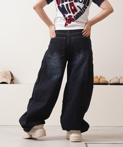 1111clothing（ワンフォークロージング）の「ワンウォッシュ バレルレッグ デニム ジーンズ / One-washed Barrel Leg Denim Jeans（デニムパンツ・メンズ・ネイビー・S/M/L/XL）」の8枚目の写真