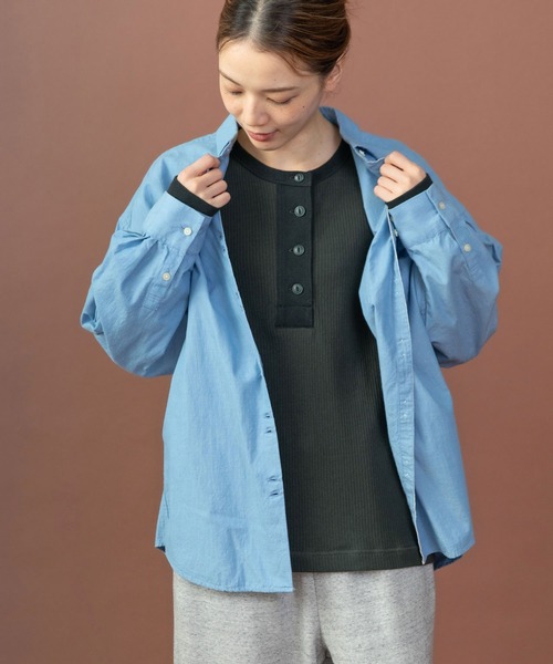 PAR ICI（パーリッシィ）の「スウェーデン軍 針抜きフライス ヘンリーネックプルオーバー（Tシャツ/カットソー・レディース・チャコールグレー/アイボリー・FREE）」の3枚目の写真