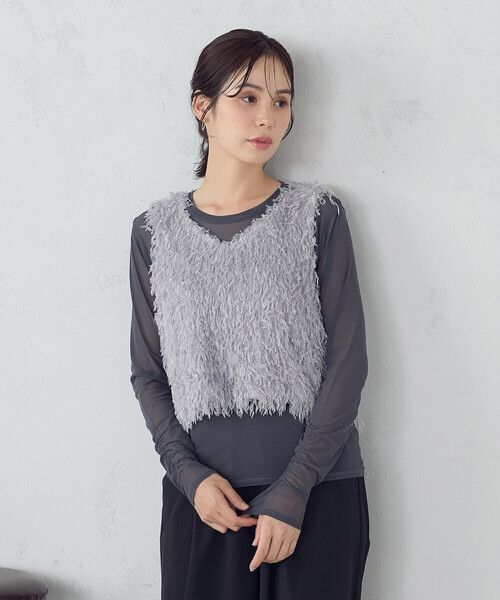 COMME CA ISM（コムサイズム）の「【セットアイテム】フリンジベスト＋シアーインナー（ベスト・レディース・ブラック/グレー/ブラウン・FREE）」の2枚目の写真